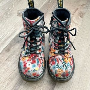Dr. Martens Wanderflower toddler boots